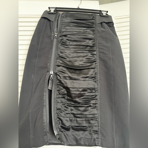 Nanette Lepore Black Ruched Center Zip Pencil Skirt - Picture 7 of 7